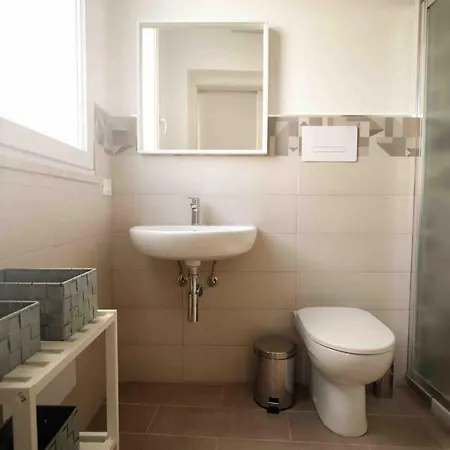 Madrice 66 招待所 3*